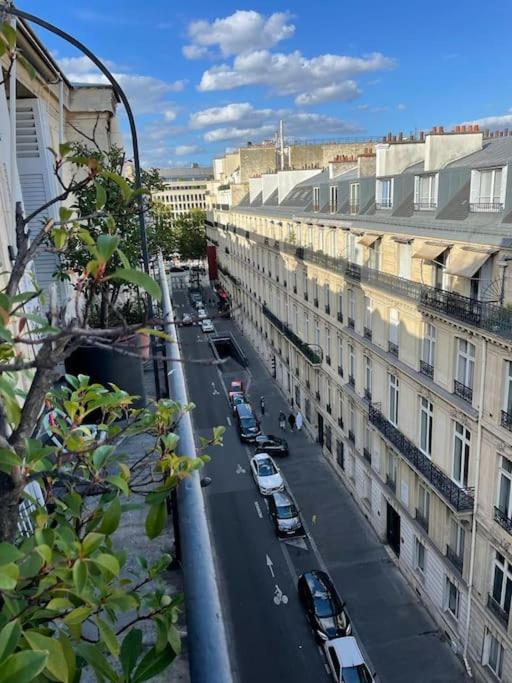 Montaigne Champs-elysees Apartment Paris