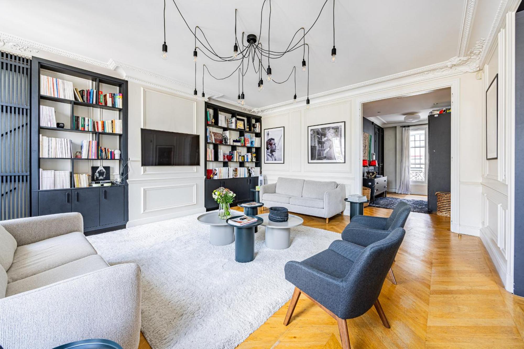 Montaigne Champs-elysees Apartment Paris
