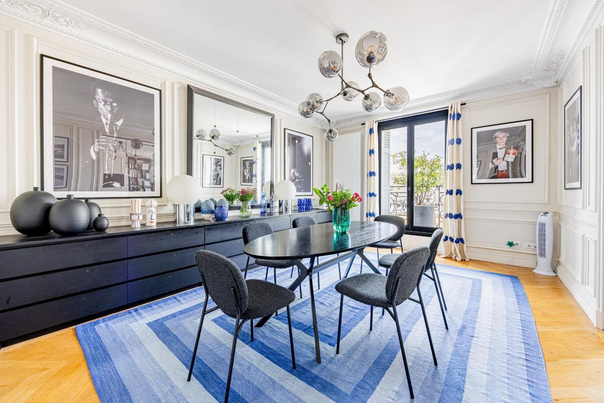 Montaigne Champs-elysees Apartment