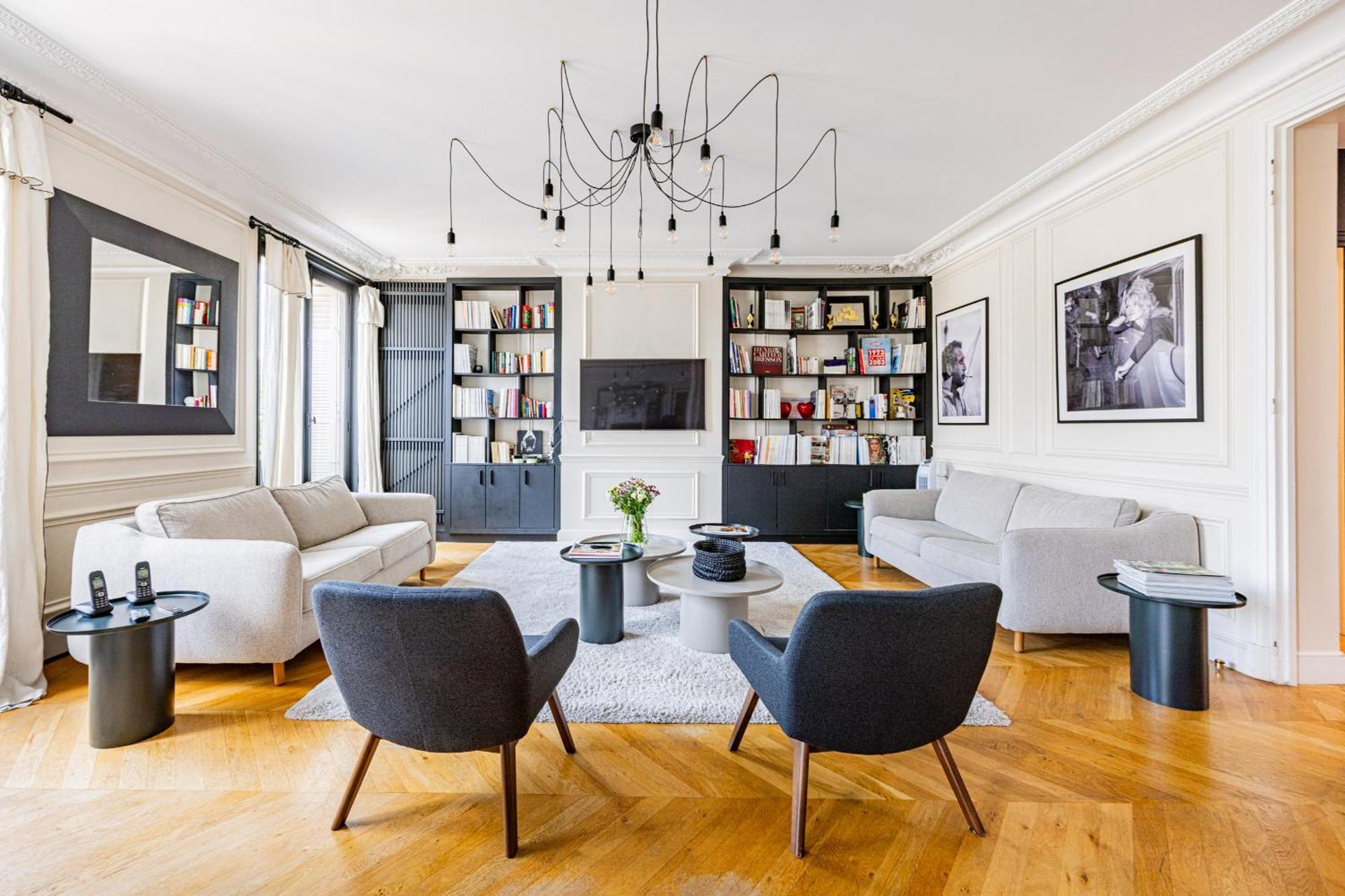 Montaigne Champs-elysees
