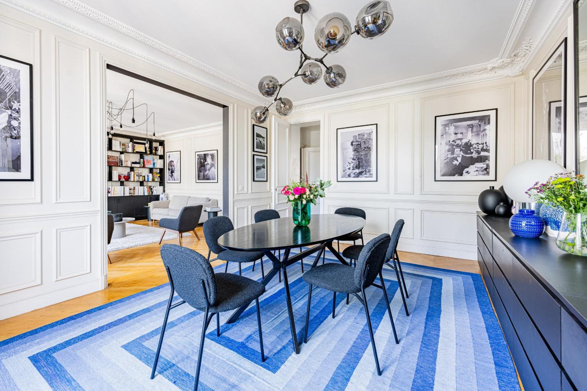 Montaigne Champs-elysees Apartment