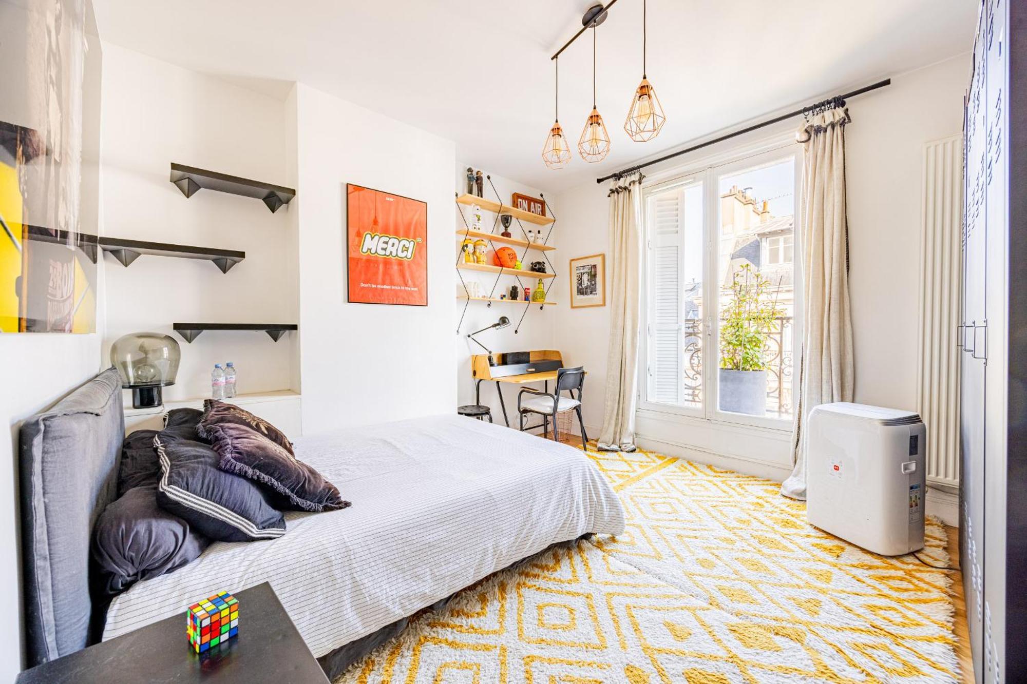 Montaigne Champs-elysees Apartment Paris